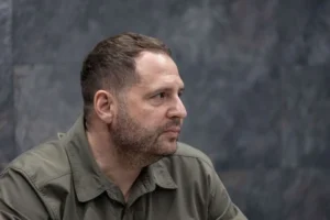 Соратник президента припустив, як обшуки у Єрмака можуть вплинути на мирні перемовини