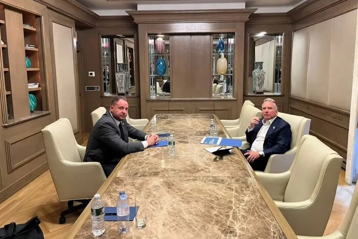 Ексочільник Банкової мав летіти до США на переговори з Віткоффом і зятем Трампа – Axios