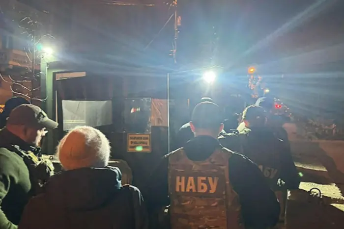 Журналісти повідомляють, що НАБУ та САП прийшли з обшуками до Єрмака