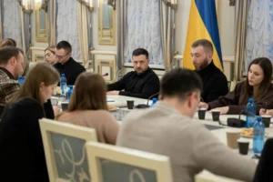 Навіщо партнери послаблювали нафтові санкції проти Росії? Зеленський підозрює, що у Росії є хитрий план