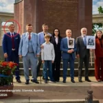 Нардеп-утікач Шахов, якого шукають три роки, «засвітився» у Відні у компанії колишніх політиків (фото)